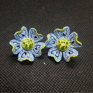 ART Signed Vintage Enamel Gold Tone Blue Green Flower‎ Clip on Earrings Jewelry